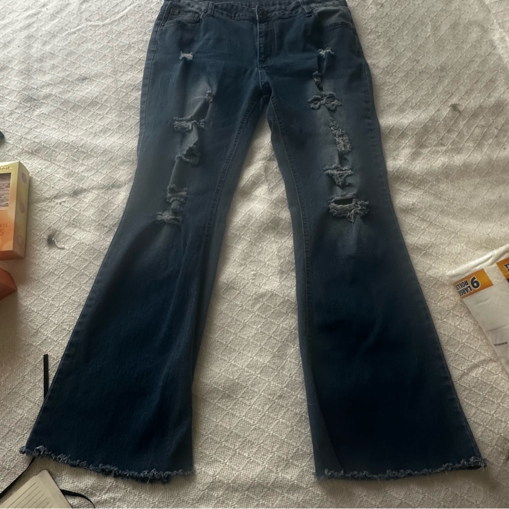Trendy Distressed Flare Jeans in Dark Blue - Picture 2 of 3